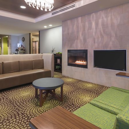 Holiday Inn Express Hays By Ihg Экстерьер фото