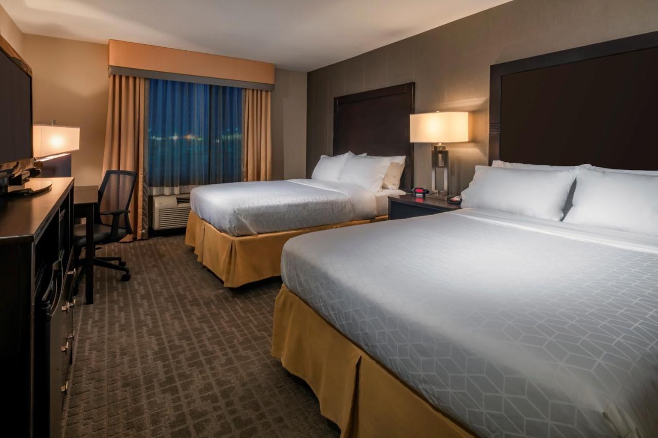 Holiday Inn Express Hays By Ihg Экстерьер фото