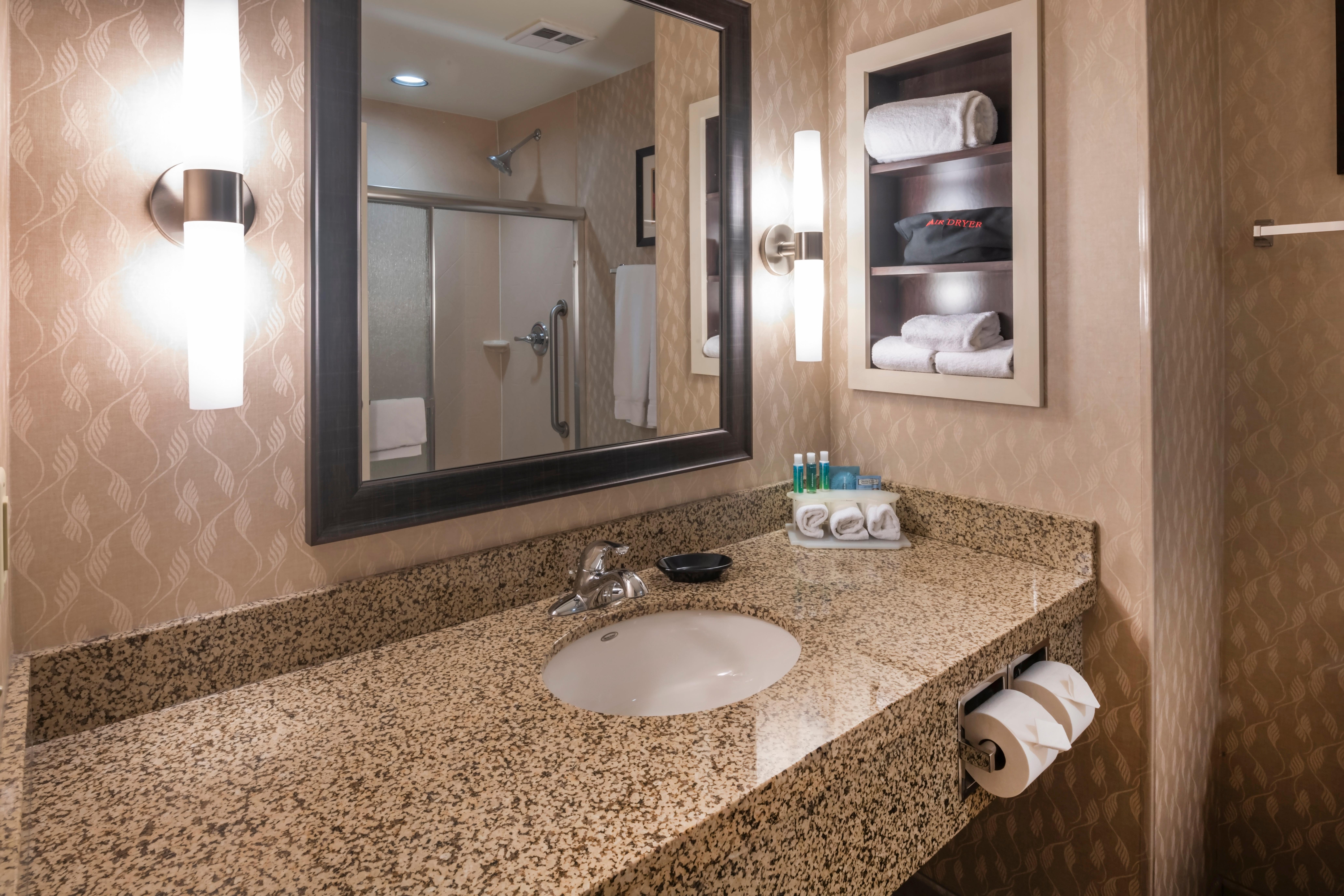 Holiday Inn Express Hays By Ihg Экстерьер фото