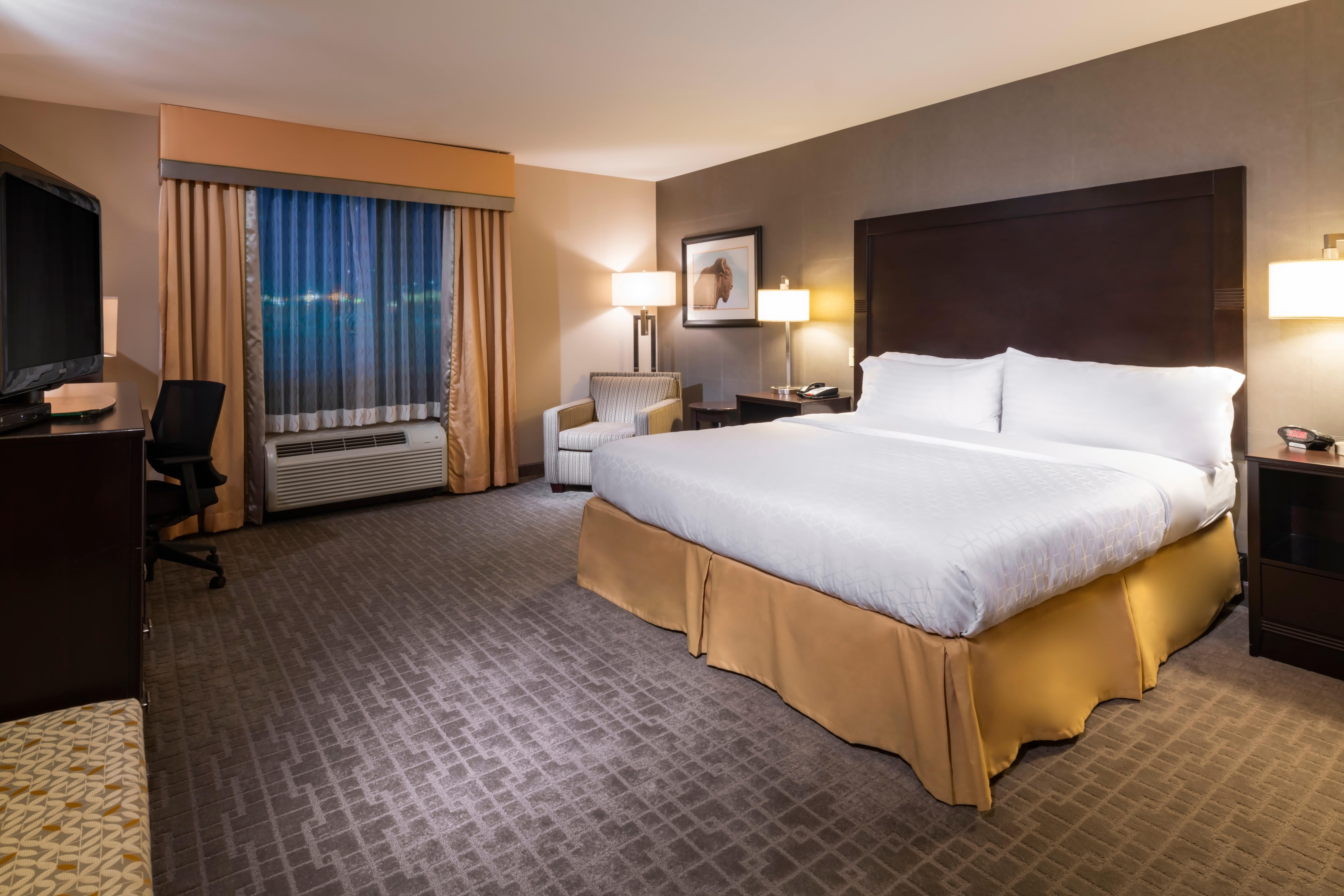 Holiday Inn Express Hays By Ihg Экстерьер фото