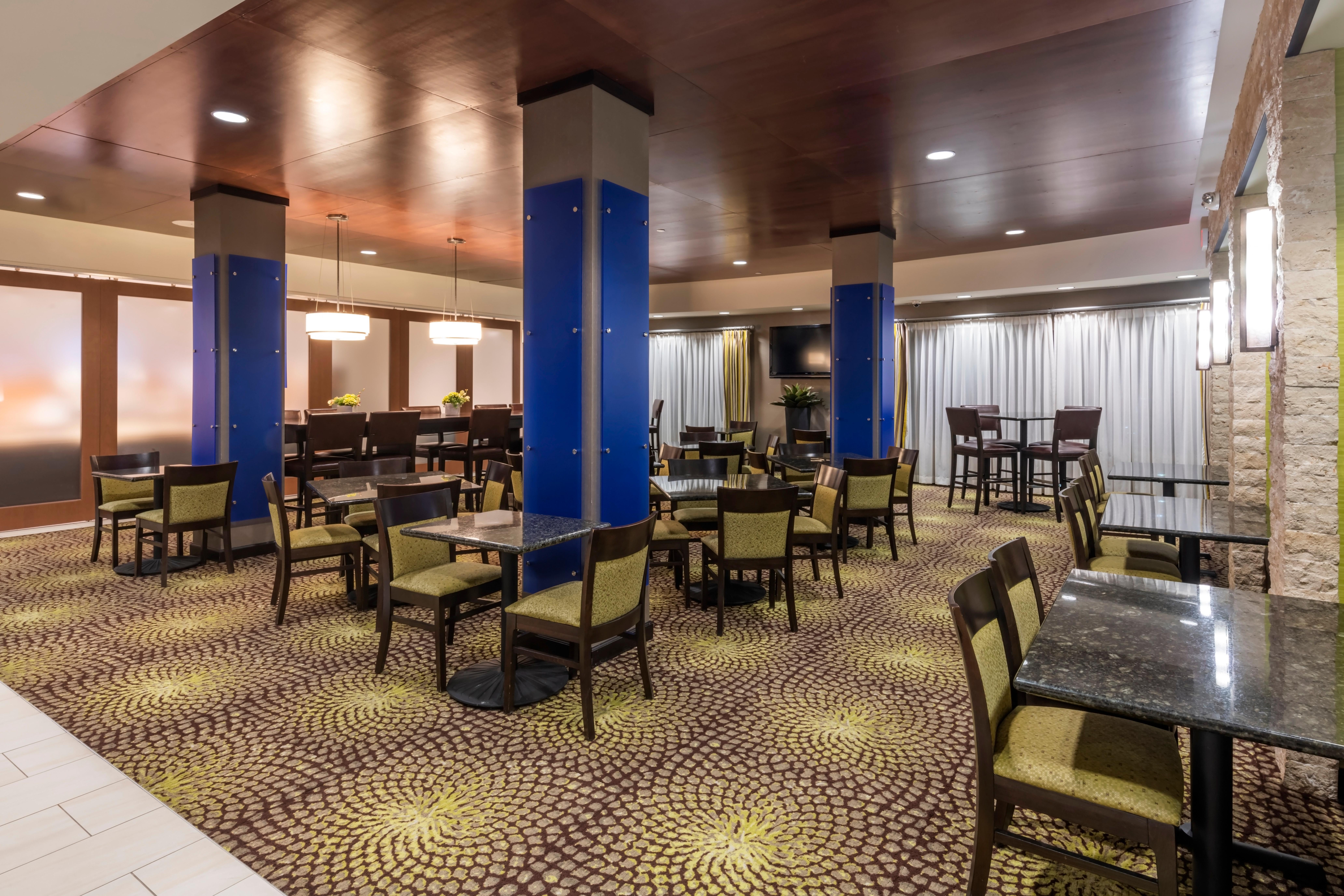 Holiday Inn Express Hays By Ihg Экстерьер фото