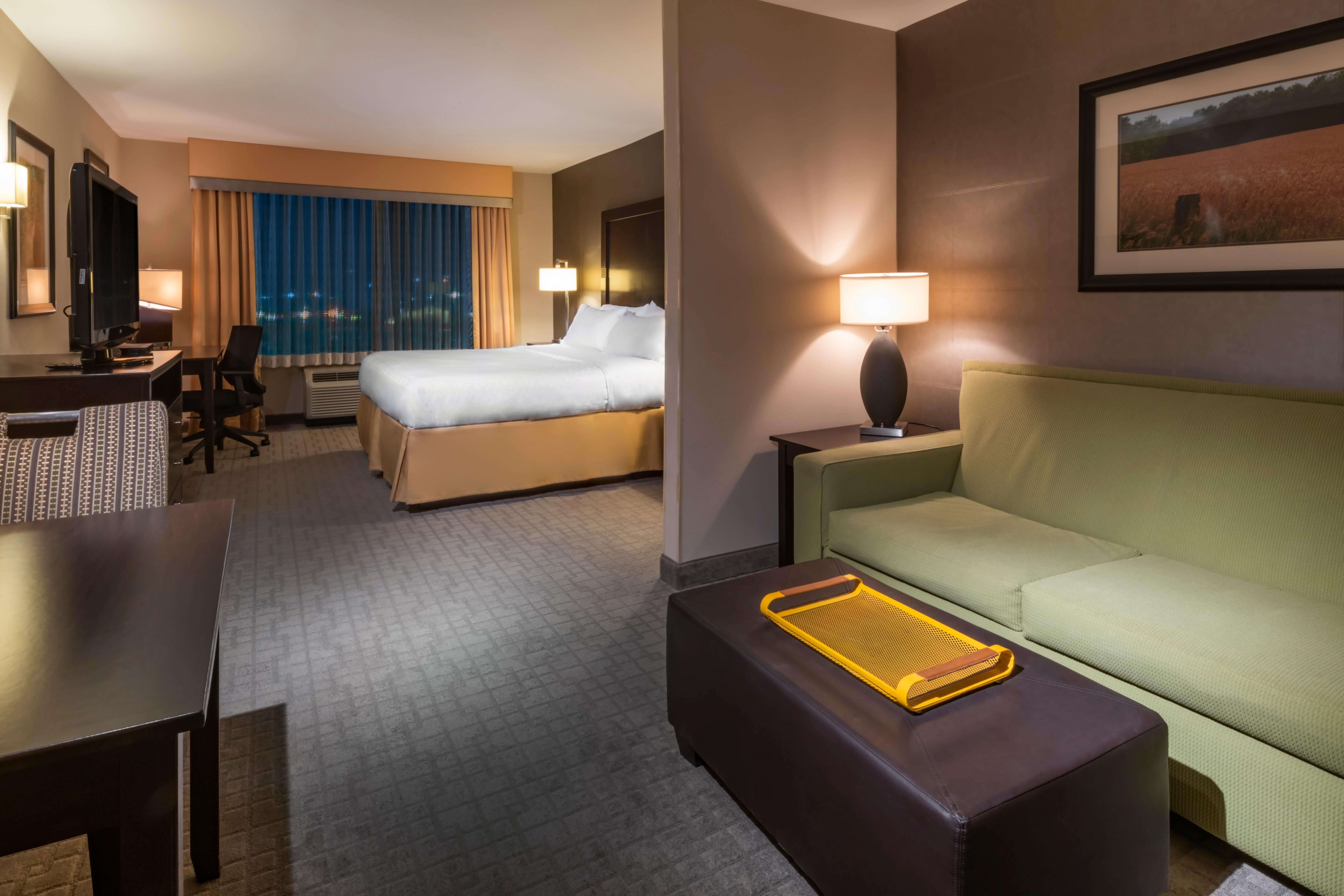 Holiday Inn Express Hays By Ihg Экстерьер фото