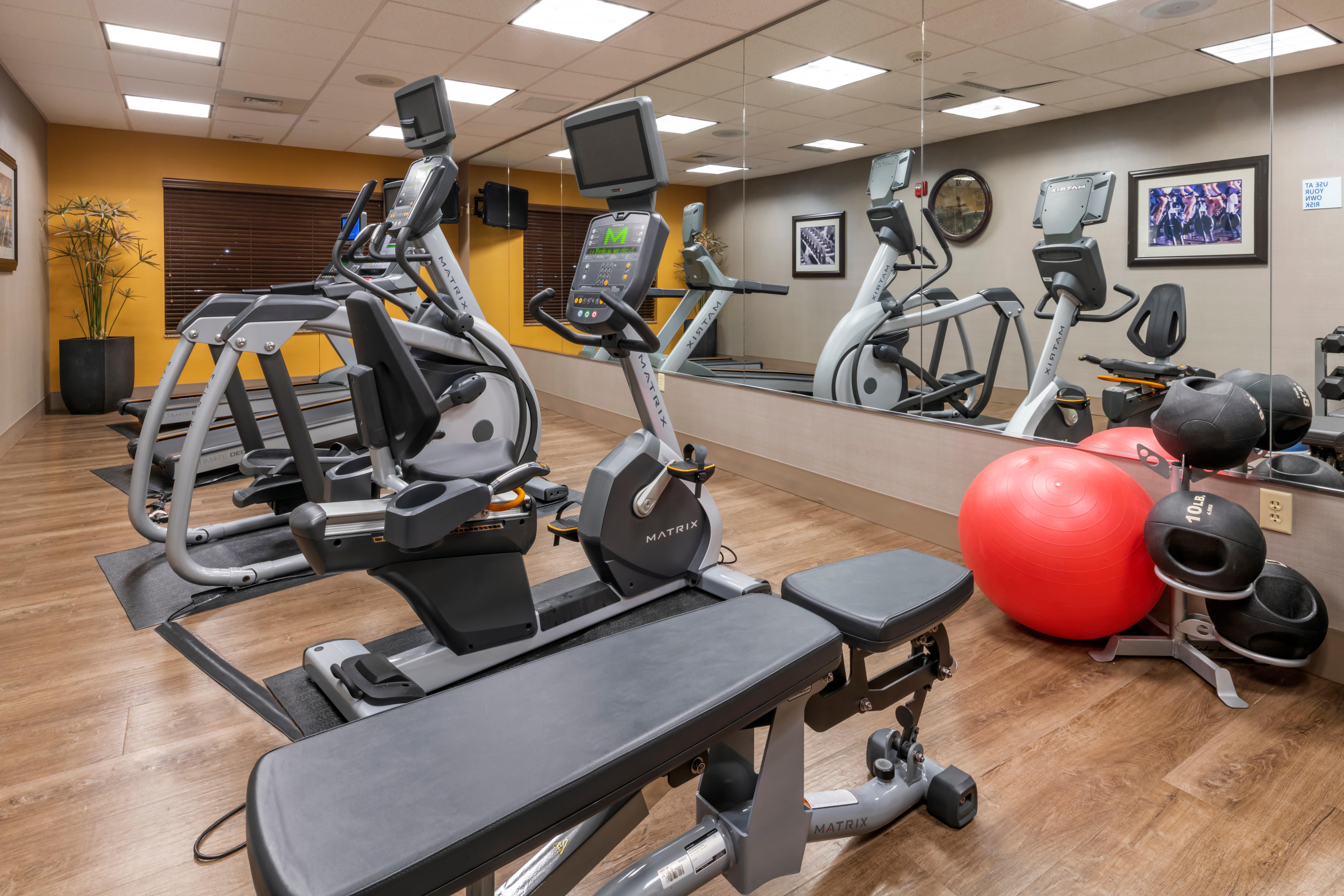 Holiday Inn Express Hays By Ihg Экстерьер фото