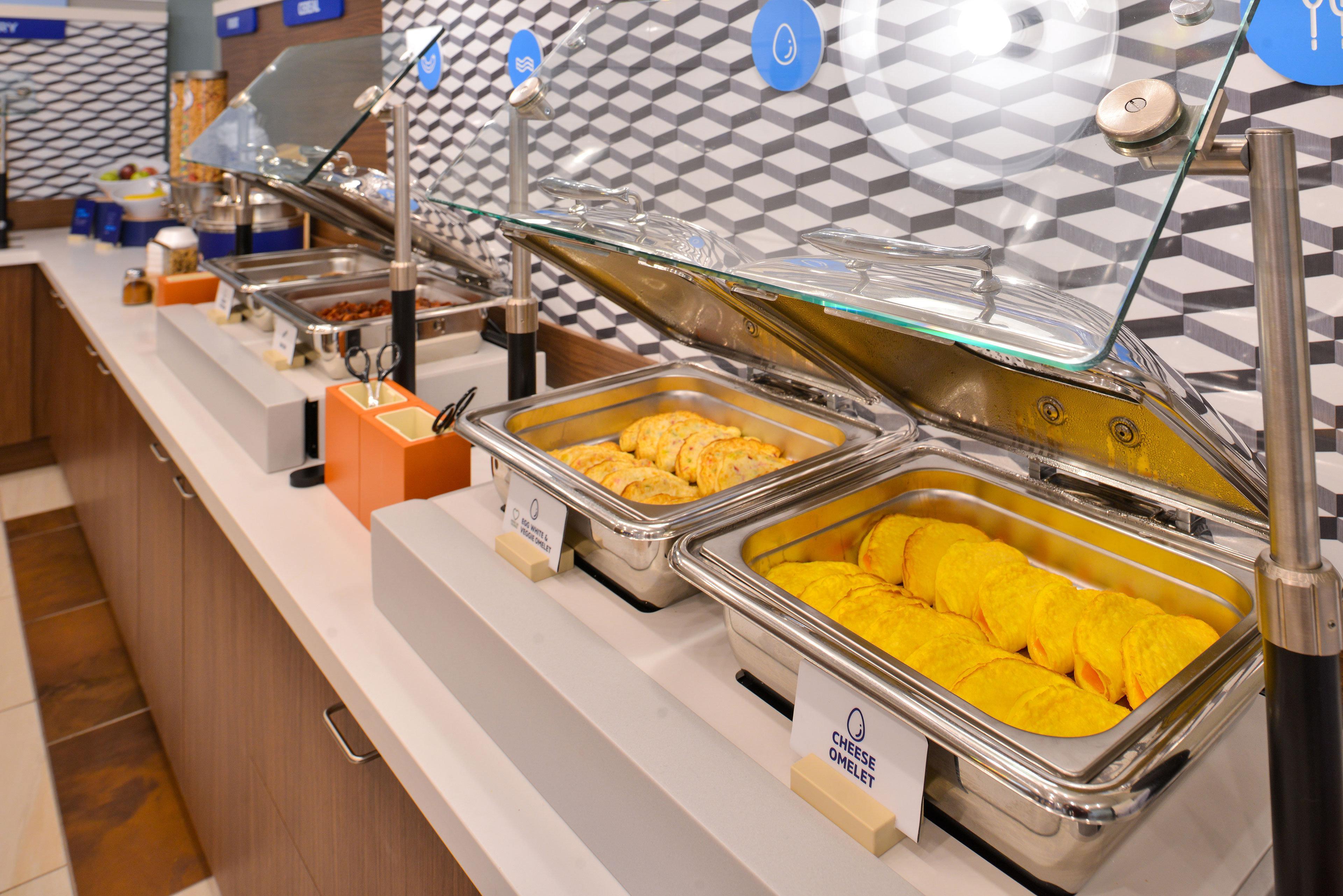 Holiday Inn Express Hays By Ihg Экстерьер фото