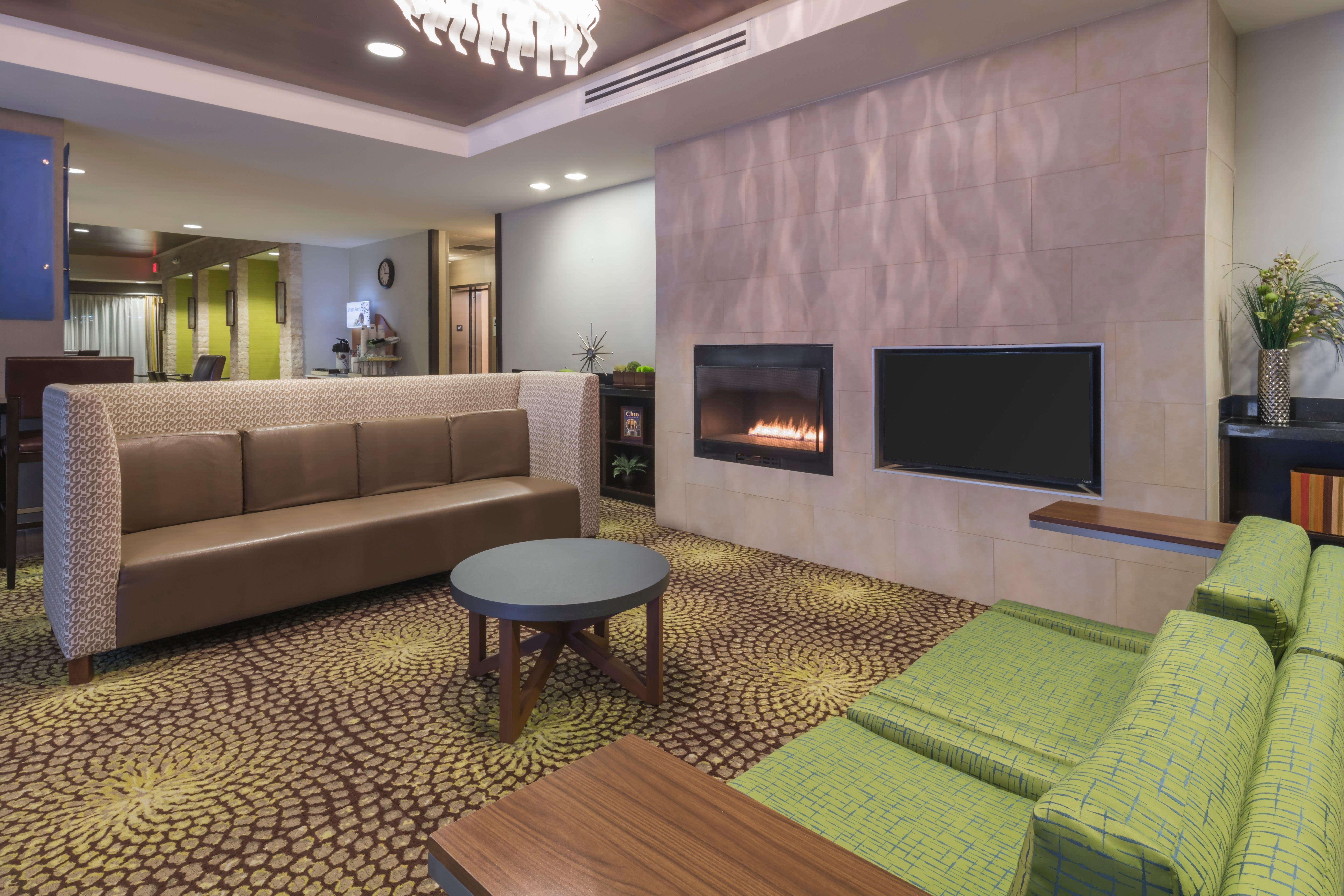 Holiday Inn Express Hays By Ihg Экстерьер фото