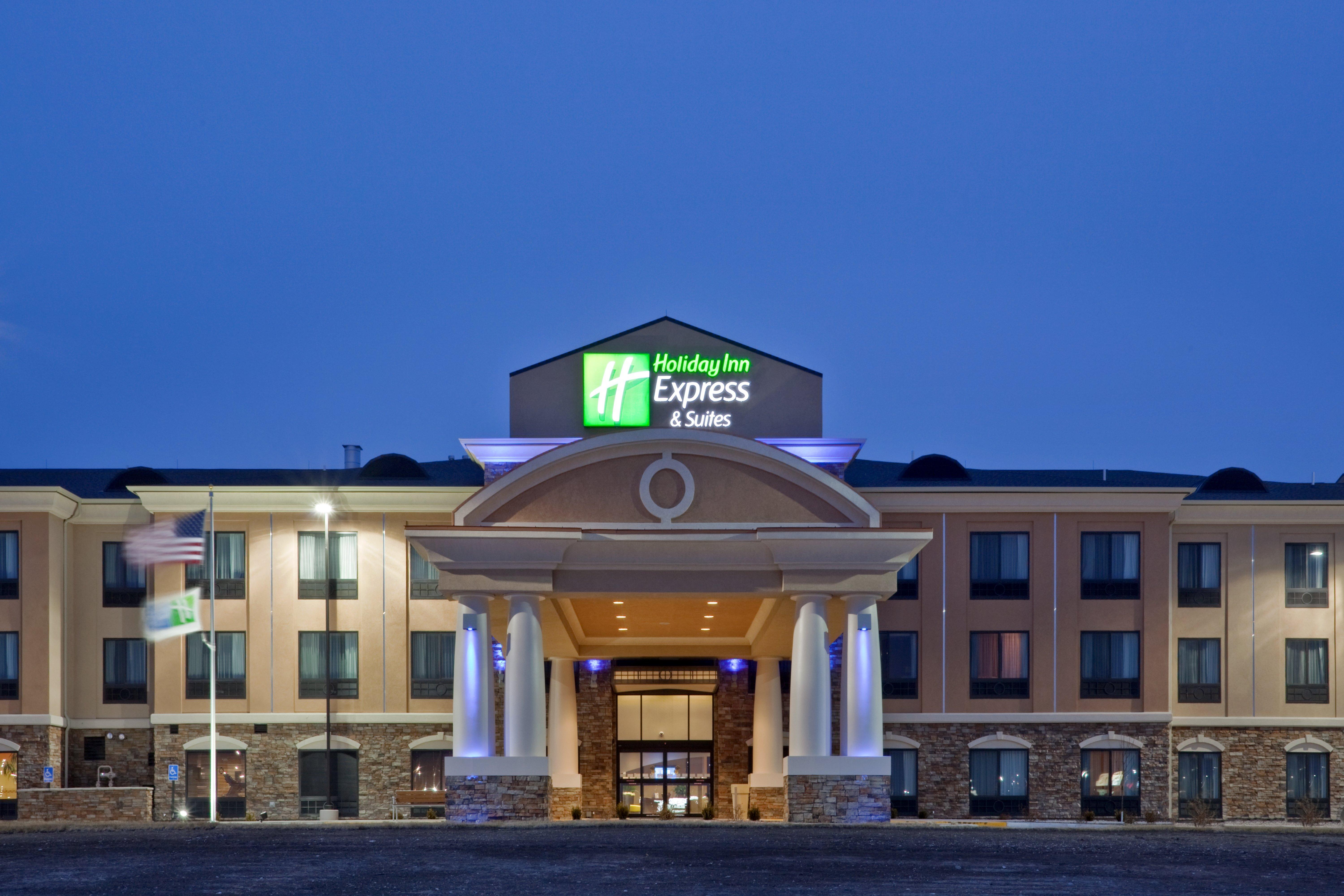 Holiday Inn Express Hays By Ihg Экстерьер фото