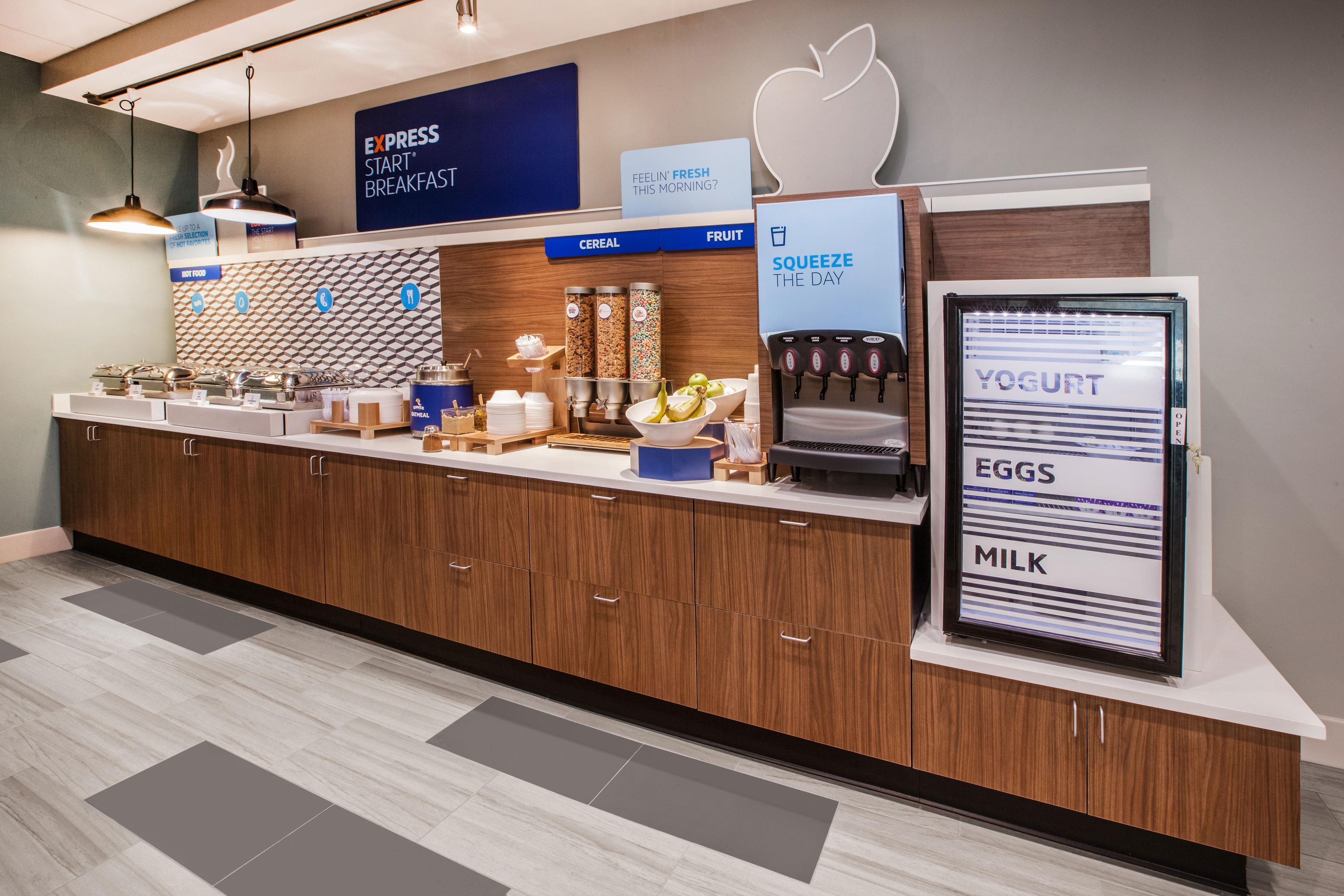 Holiday Inn Express Hays By Ihg Экстерьер фото
