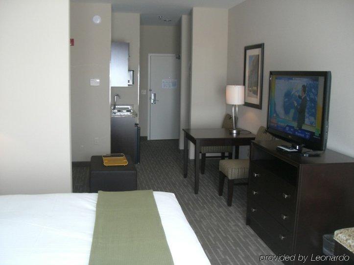 Holiday Inn Express Hays By Ihg Номер фото