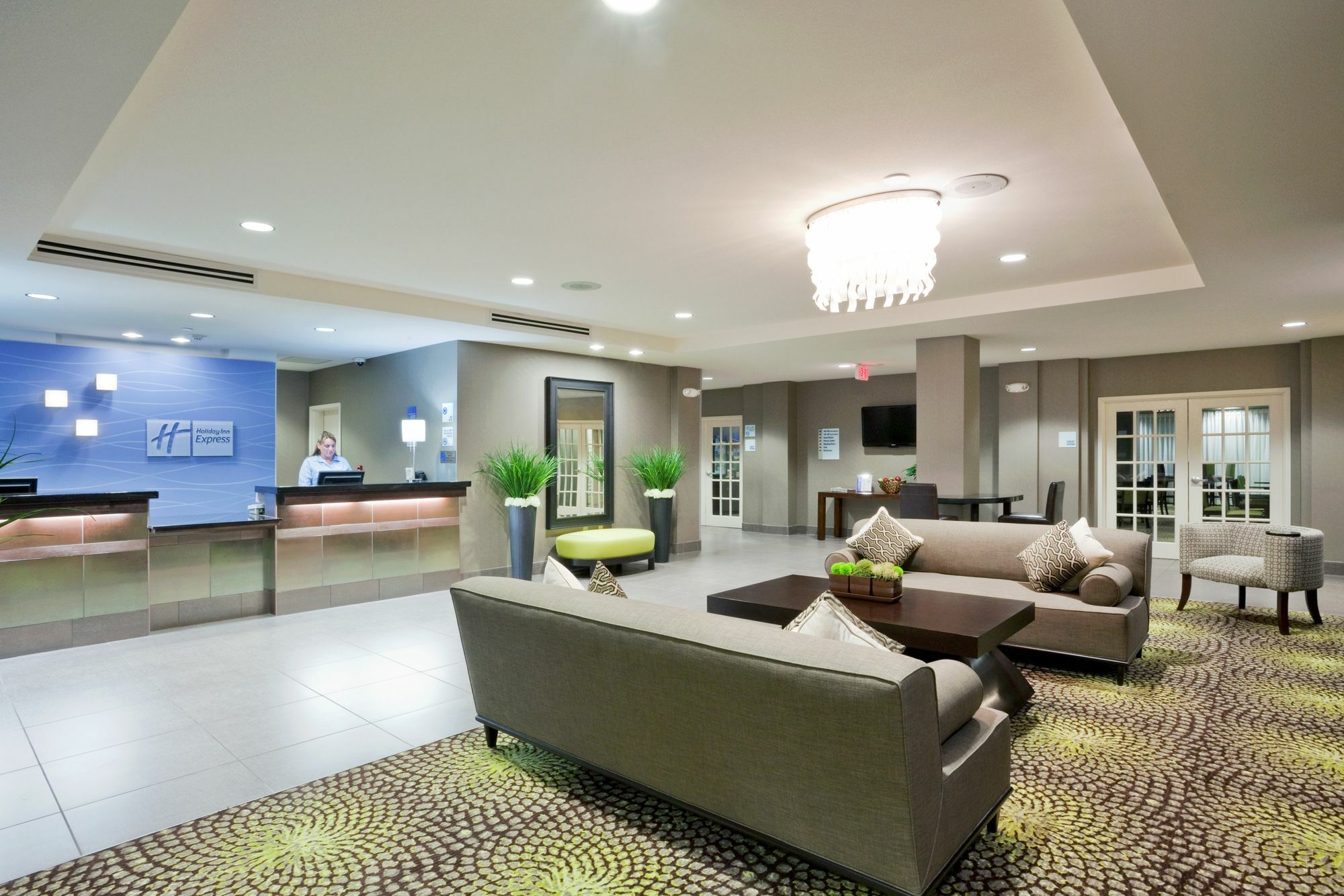 Holiday Inn Express Hays By Ihg Экстерьер фото