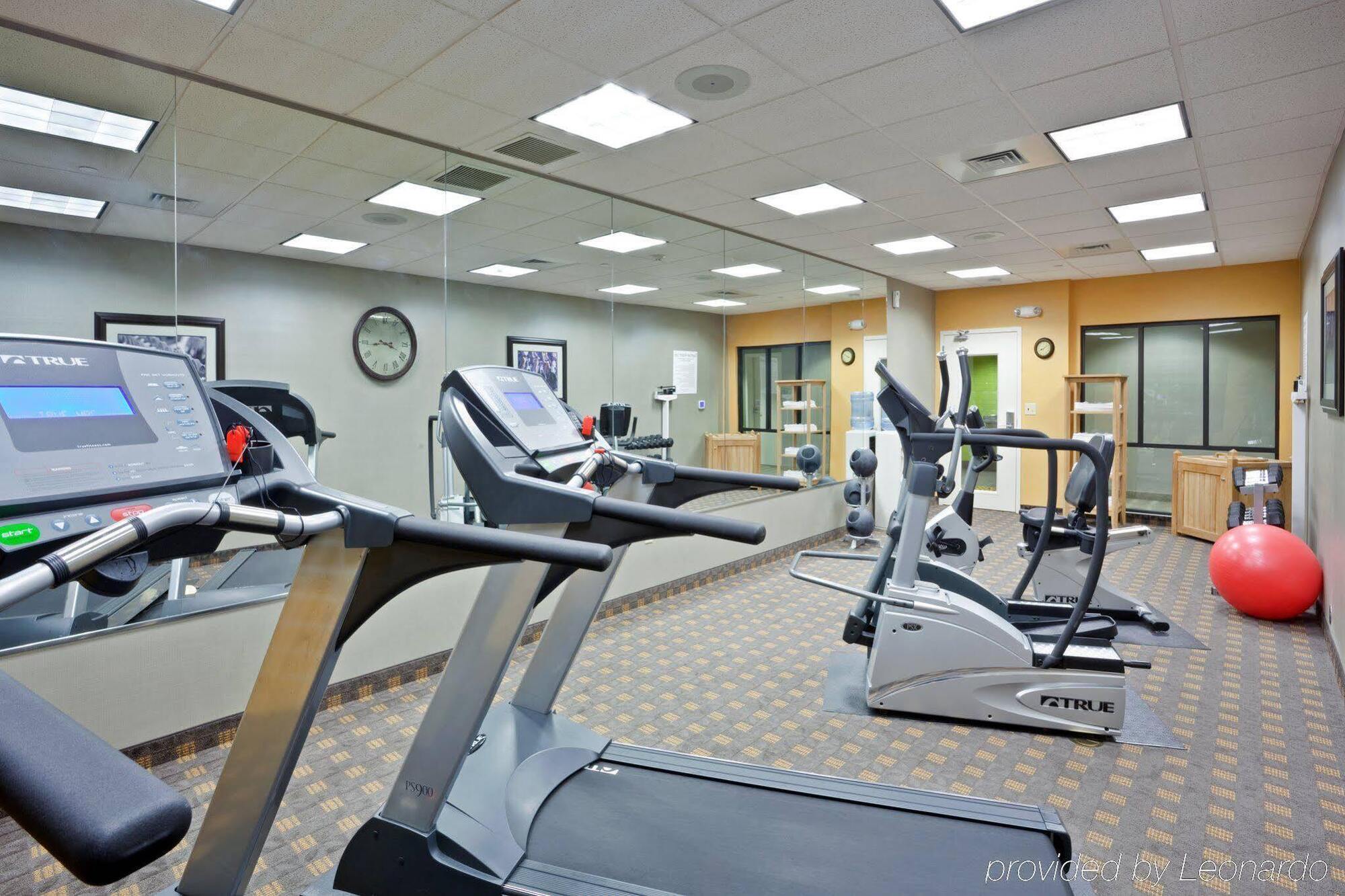 Holiday Inn Express Hays By Ihg Экстерьер фото